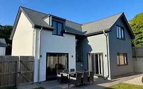 No 1 The Paddock - Spacious Holiday Home With A Hot Tub